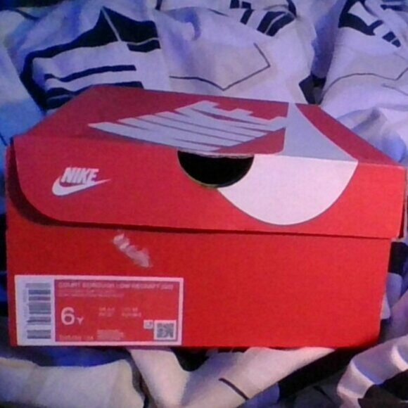 Nike - Picture 2 of 6